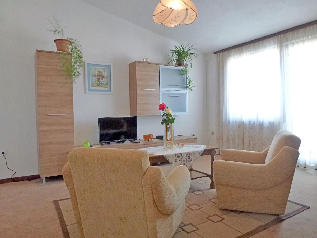 Apartment Milica Njivice Exteriör bild