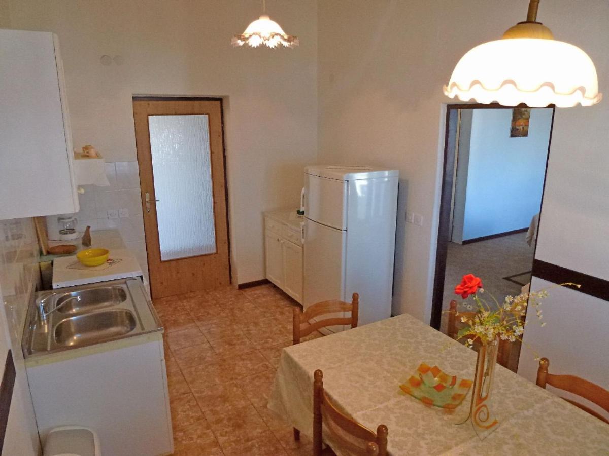 Apartment Milica Njivice Exteriör bild