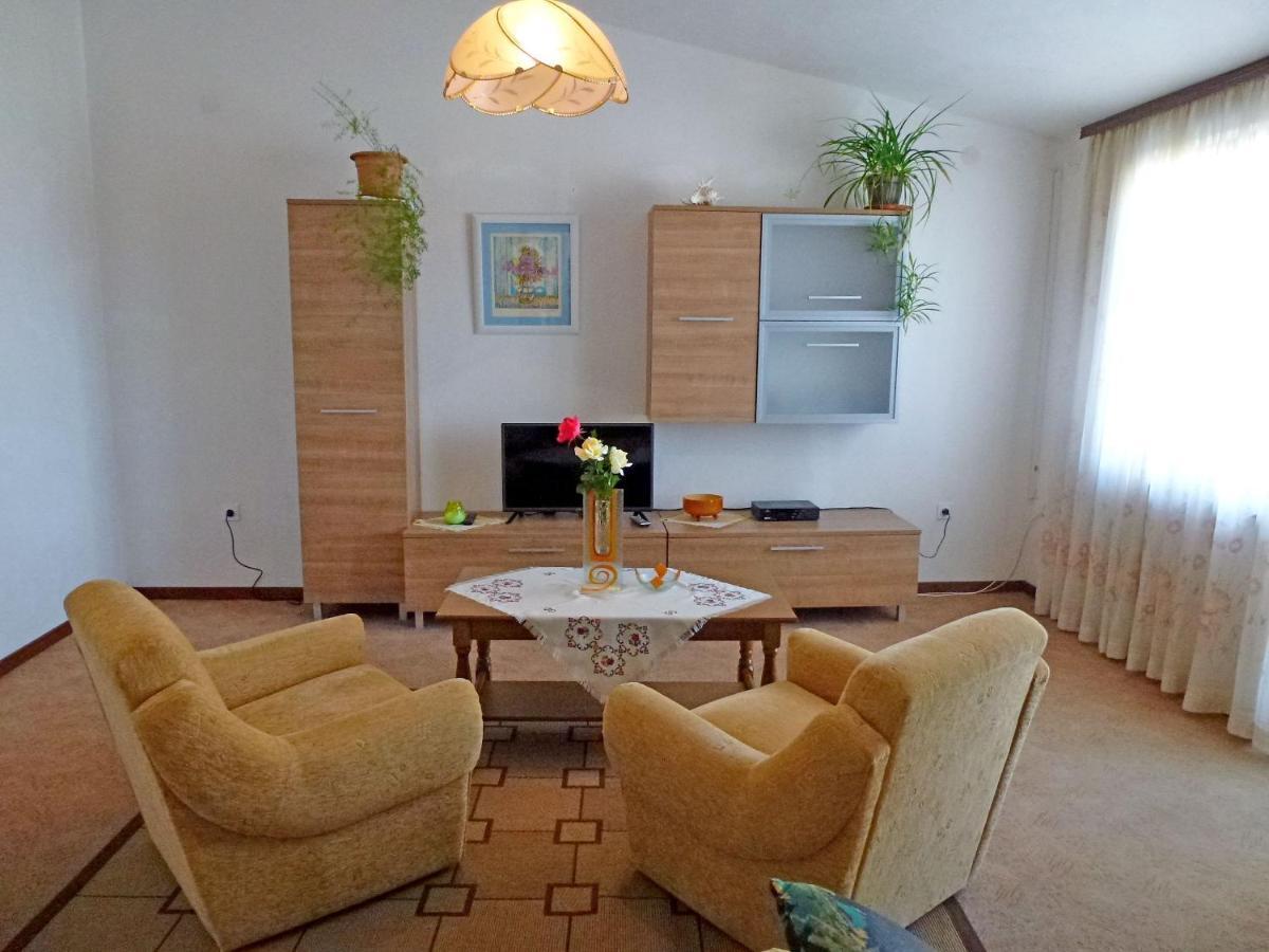 Apartment Milica Njivice Exteriör bild