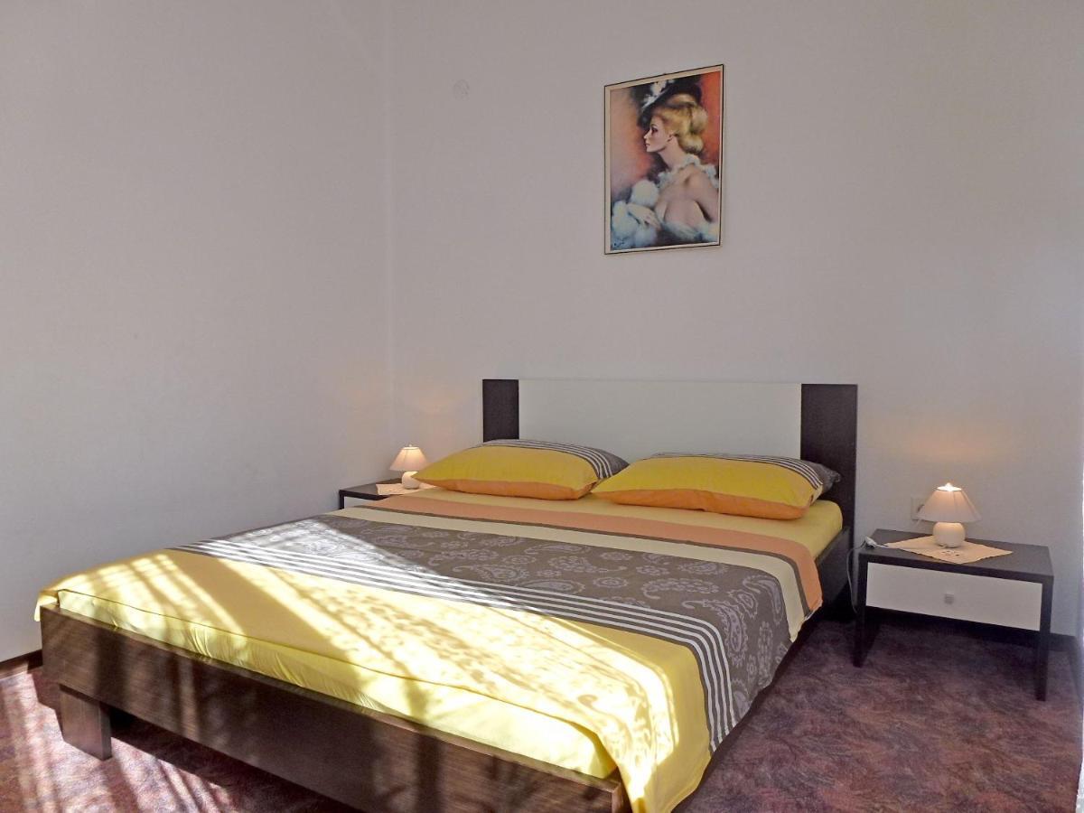 Apartment Milica Njivice Exteriör bild